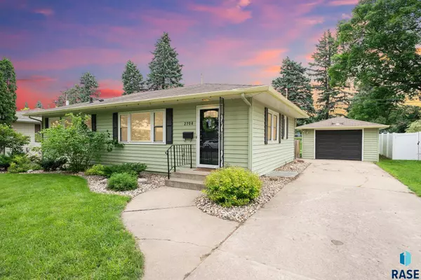 2708 S Prairie Ave, Sioux Falls, SD 57105