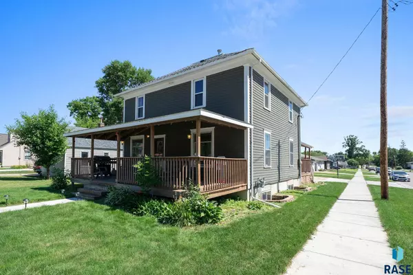 421 W 1st Ave, Lennox, SD 57039