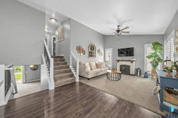 6805 E Dugout Ln, Sioux Falls, SD 57110