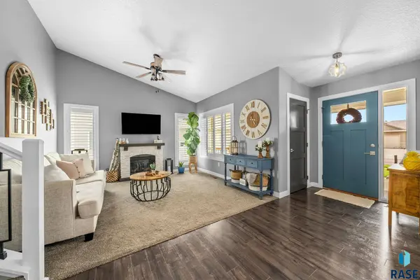 6805 E Dugout Ln, Sioux Falls, SD 57110