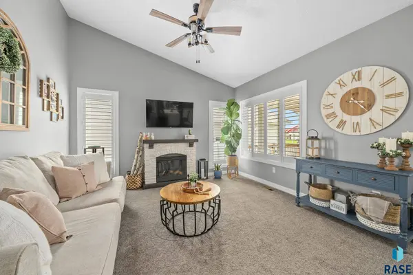 6805 E Dugout Ln, Sioux Falls, SD 57110