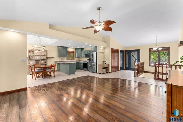 806 E Chestnut St, Harrisburg, SD 57032