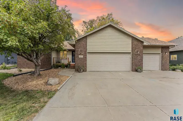 806 E Chestnut St, Harrisburg, SD 57032