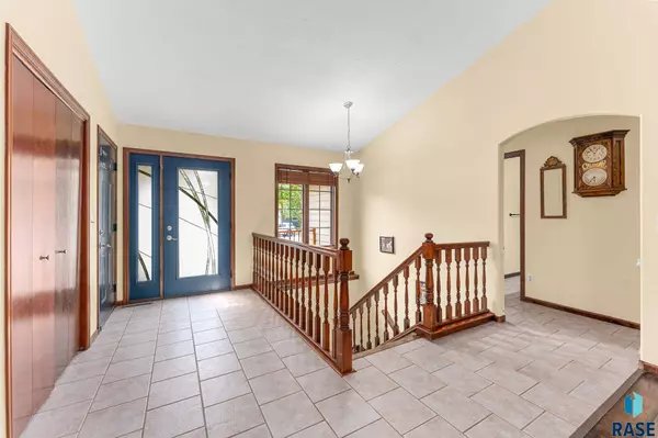 806 E Chestnut St, Harrisburg, SD 57032