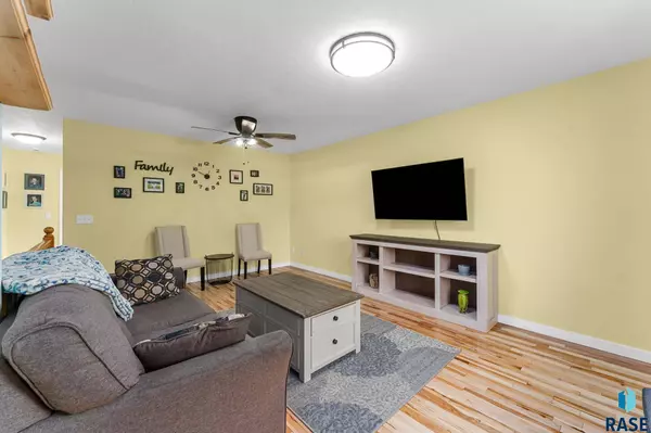 208 N Steven St, Worthing, SD 57077