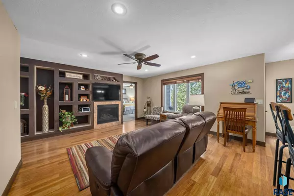 1035 N Spencer Ln, Tea, SD 57064