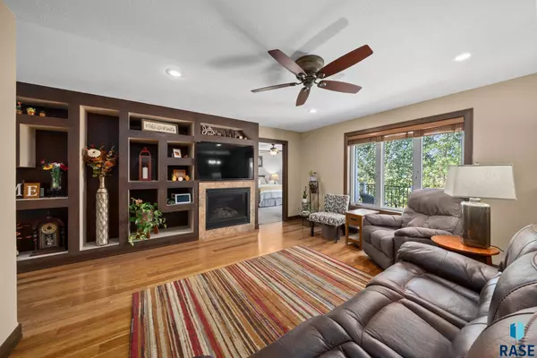 1035 N Spencer Ln, Tea, SD 57064