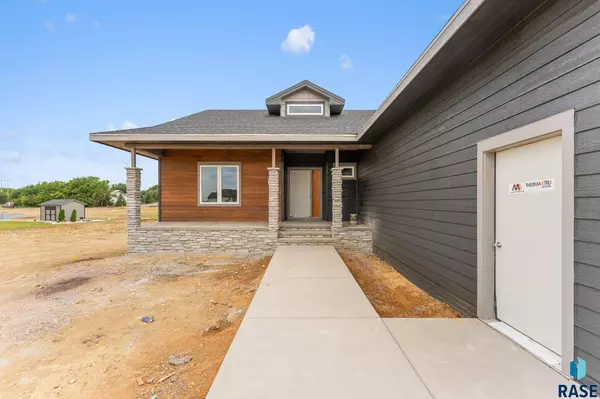 2305 S Red Oak Ave, Sioux Falls, SD 57110