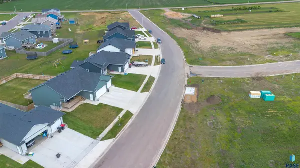 121 Skyline Dr, Valley Springs, SD 57068