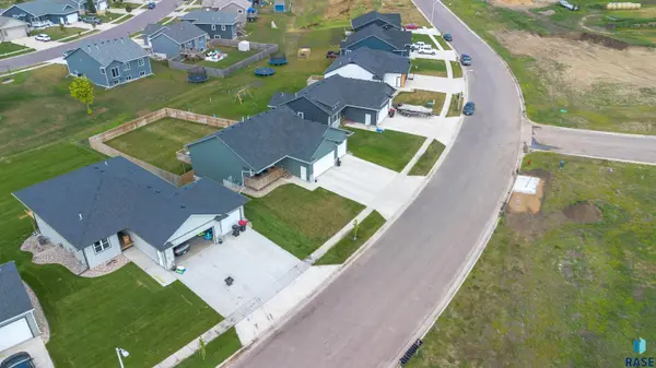 121 Skyline Dr, Valley Springs, SD 57068