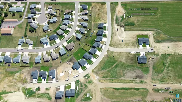 129 Skyline Dr, Valley Springs, SD 57068