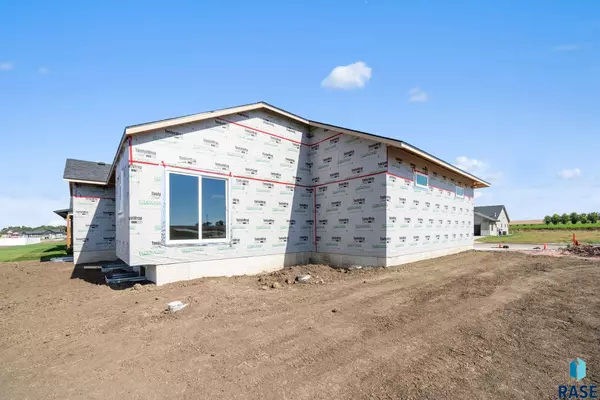 909 Sundance St, Valley Springs, SD 57068
