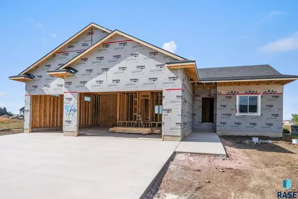 909 Sundance St, Valley Springs, SD 57068