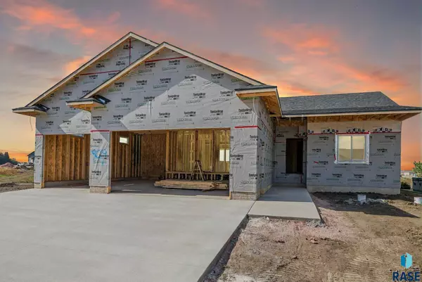909 Sundance St, Valley Springs, SD 57068