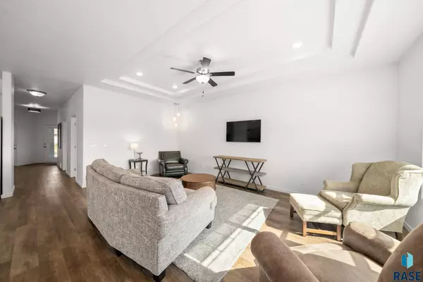 3809 E Prairie Wind St, Sioux Falls, SD 57108