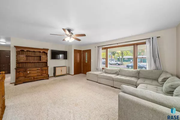 3700 S Greenwood Ave, Sioux Falls, SD 57106