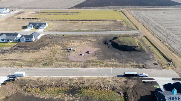 1001 Sundance St, Valley Springs, SD 57068