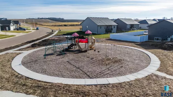 1001 Sundance St, Valley Springs, SD 57068