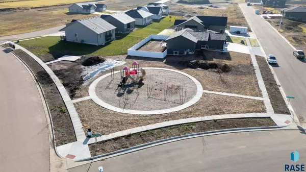 1003 Sunset St, Valley Springs, SD 57068