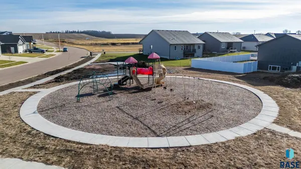 1005 Sunset St, Valley Springs, SD 57068