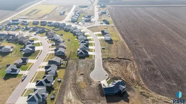 911 Sundance St, Valley Springs, SD 57068