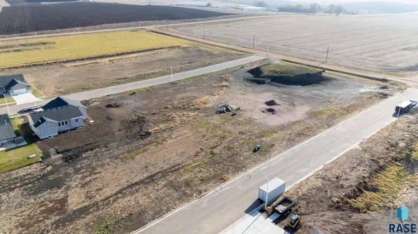 1005 Sunset St, Valley Springs, SD 57068