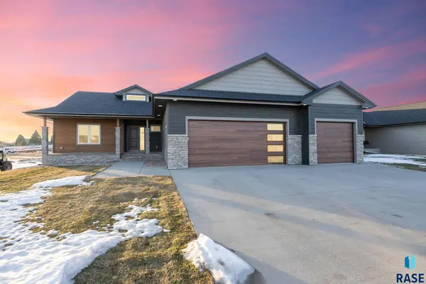 2305 S Red Oak Ave, Sioux Falls, SD 57110