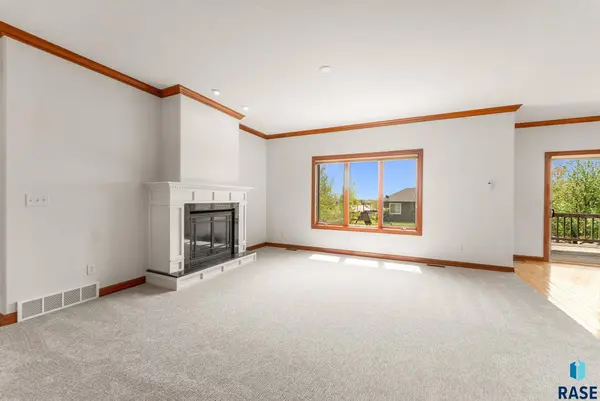 5009 E 49th St, Sioux Falls, SD 57110