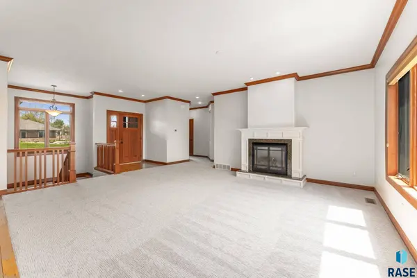 5009 E 49th St, Sioux Falls, SD 57110