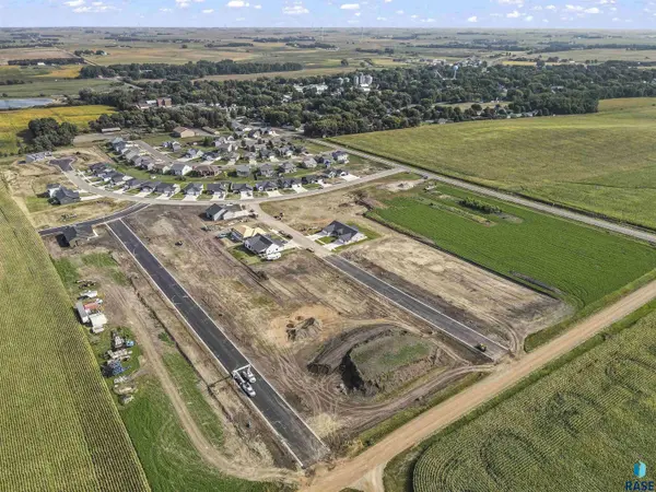1008 Sundance St, Valley Springs, SD 57068