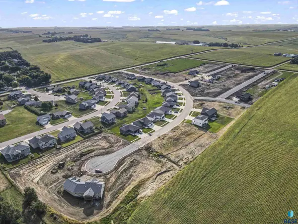 1008 Sundance St, Valley Springs, SD 57068