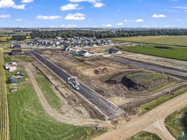 1008 Sundance St, Valley Springs, SD 57068