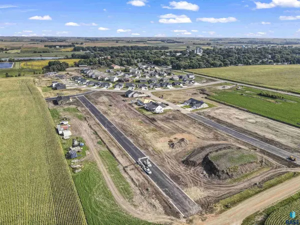 1008 Sundance St, Valley Springs, SD 57068