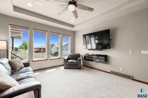 3604 S Home Plate Ave, Sioux Falls, SD 57110