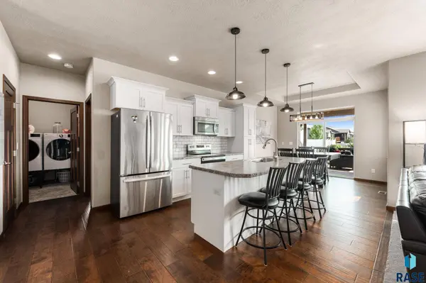 3604 S Home Plate Ave, Sioux Falls, SD 57110