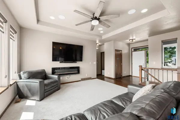 3604 S Home Plate Ave, Sioux Falls, SD 57110