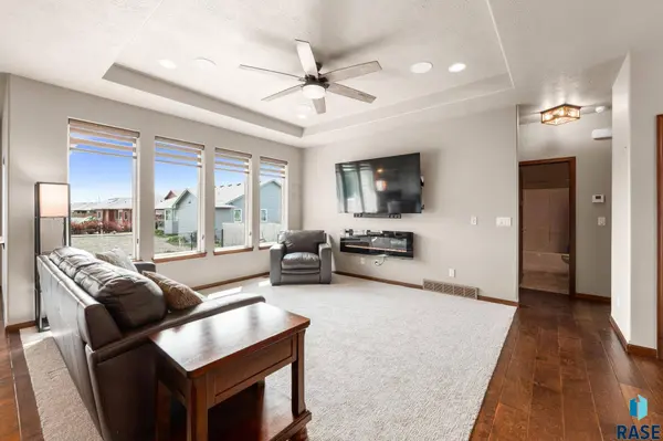 3604 S Home Plate Ave, Sioux Falls, SD 57110