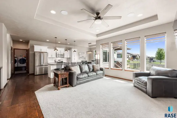 3604 S Home Plate Ave, Sioux Falls, SD 57110