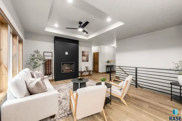 911 Sundance St, Valley Springs, SD 57068