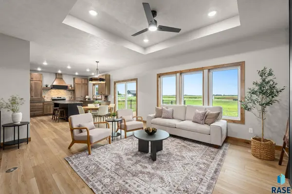 911 Sundance St, Valley Springs, SD 57068