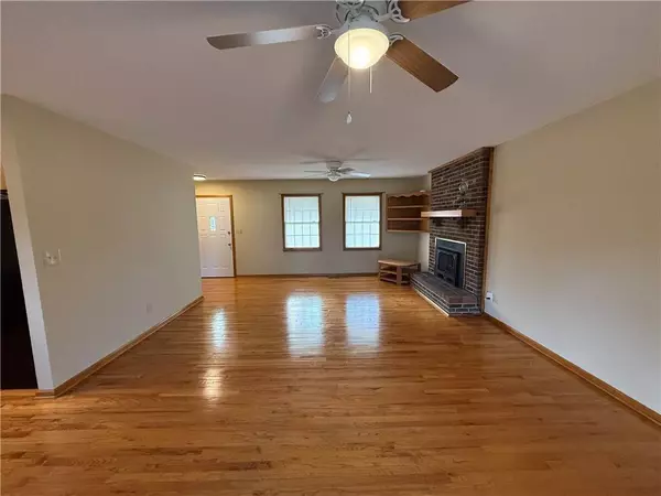 250 Perry Woolbright RD, Townville, SC 29689