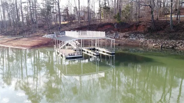 301 Riverbend RD, Fair Play, SC 29643