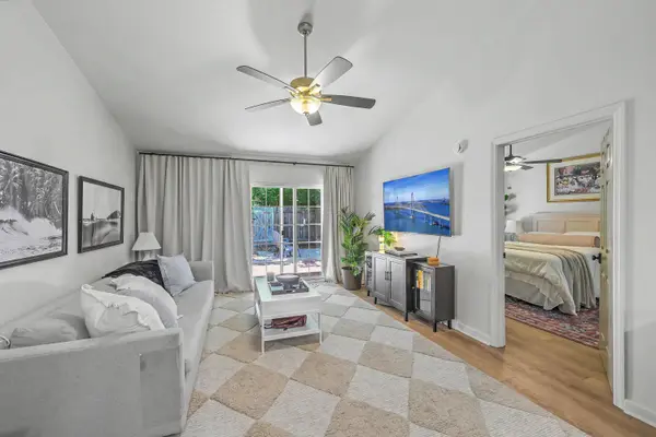 1561 Blaze Ln, Charleston, SC 29412