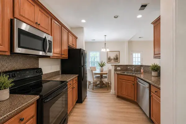 8518 Sentry Cir, North Charleston, SC 29420