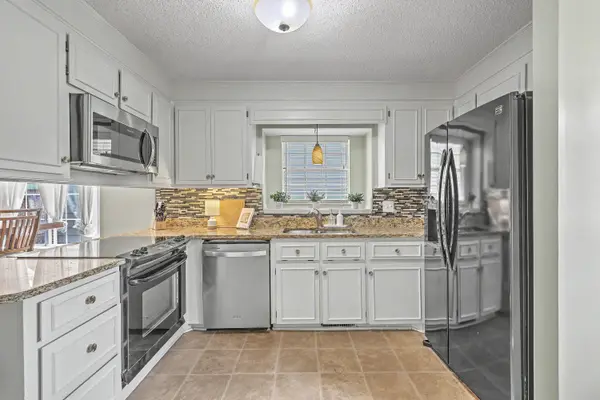 37 Jawol Dr, Charleston, SC 29414