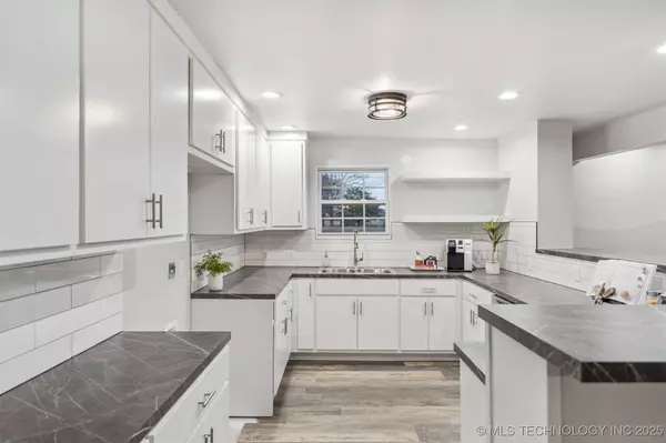 18446 E 112th ST N, Owasso, OK 74055