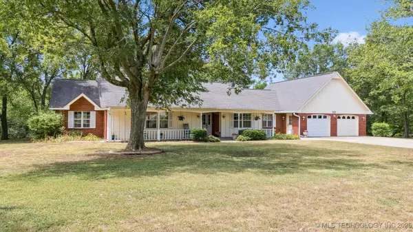 15650 S Canyon Oaks LN, Claremore, OK 74017