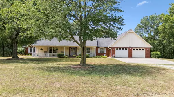 15650 S Canyon Oaks LN, Claremore, OK 74017