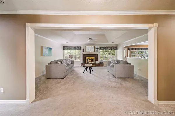 15650 S Canyon Oaks LN, Claremore, OK 74017