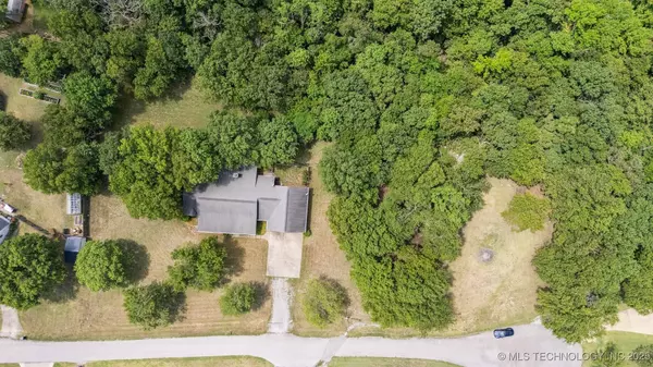 15650 S Canyon Oaks LN, Claremore, OK 74017